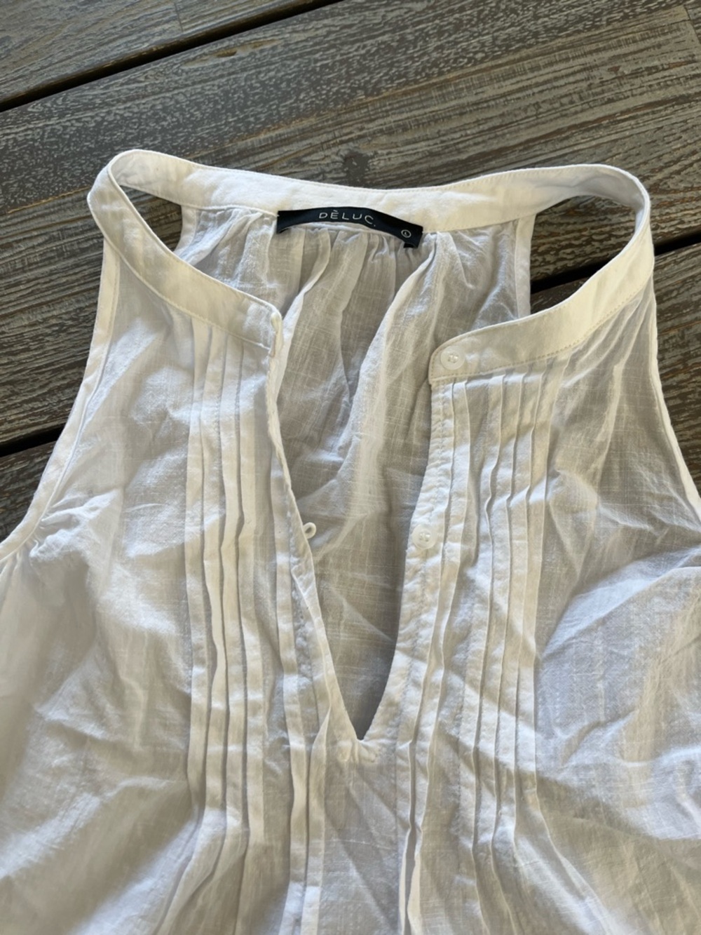 DELUC white gauzy sleeveless top Size L.